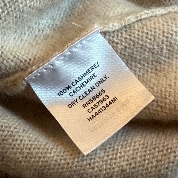 Halogen Cashmere V Neck Sweater Medium - Picture 8 of 8